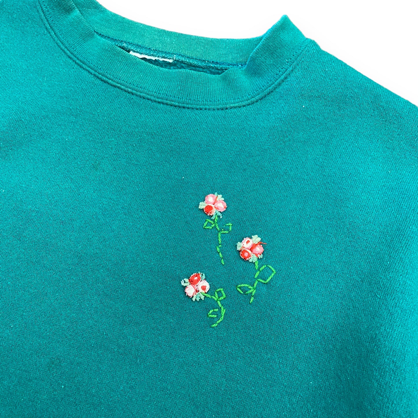 1990s Embroidered Floral Crewneck Sweatshirt - Size Medium