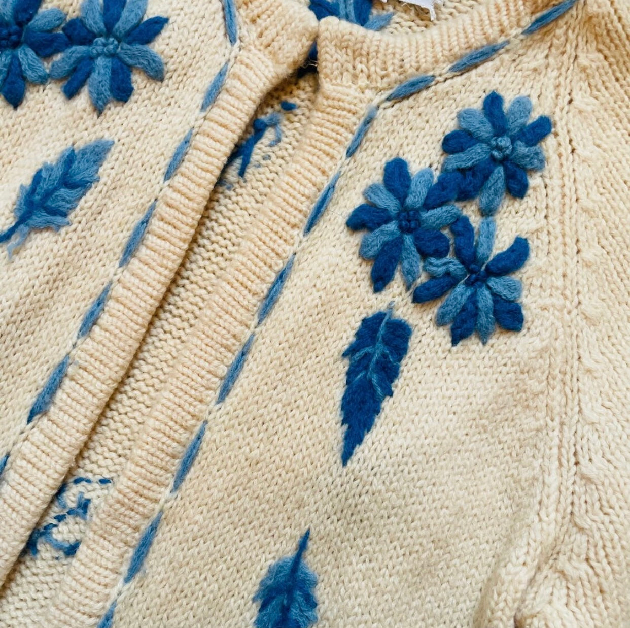 1960s 100% Wool Blue Floral Cardigan Sweater